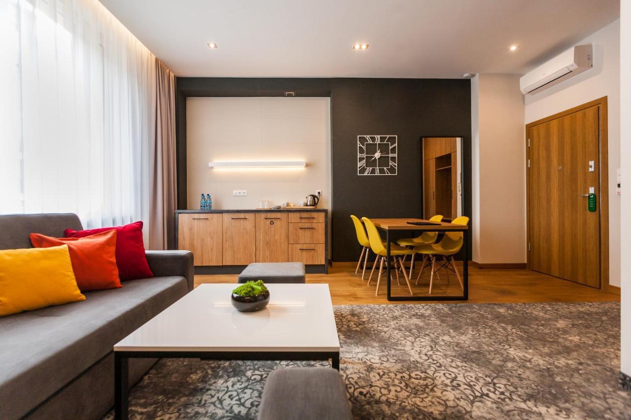 Deluxe Apartment with Shower and Bathtub